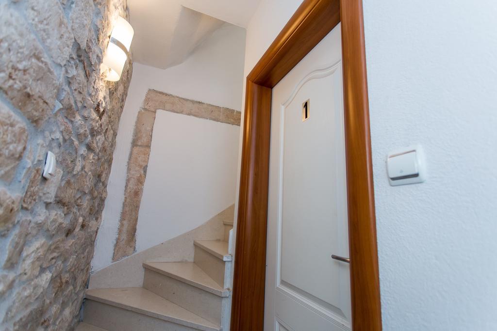Maja Apartments Трогир Екстериор снимка
